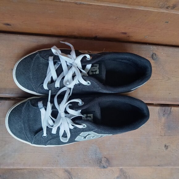 DC Sneakers - Picture 3 of 4